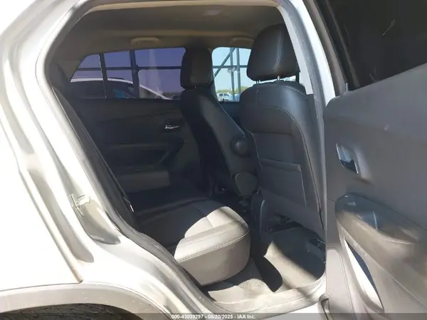 KL7CJPSM9NB537641 2022 CHEVROLET TRAX - Image 8