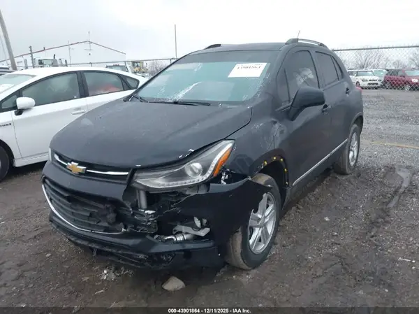 KL7CJPSM9NB539325 2022 CHEVROLET TRAX - Image 2