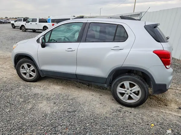 KL7CJPSM9NB546128 2022 CHEVROLET TRAX - Image 2