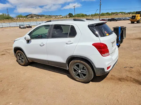 KL7CJPSM9NB556688 2022 CHEVROLET TRAX - Image 2