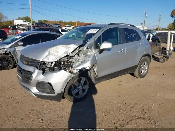 KL7CJPSM9NB559137 2022 CHEVROLET TRAX - Image 2