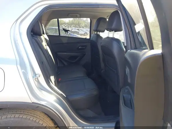 KL7CJPSM9NB559137 2022 CHEVROLET TRAX - Image 8