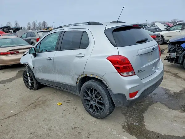 KL7CJPSM9NB561390 2022 CHEVROLET TRAX - Image 2