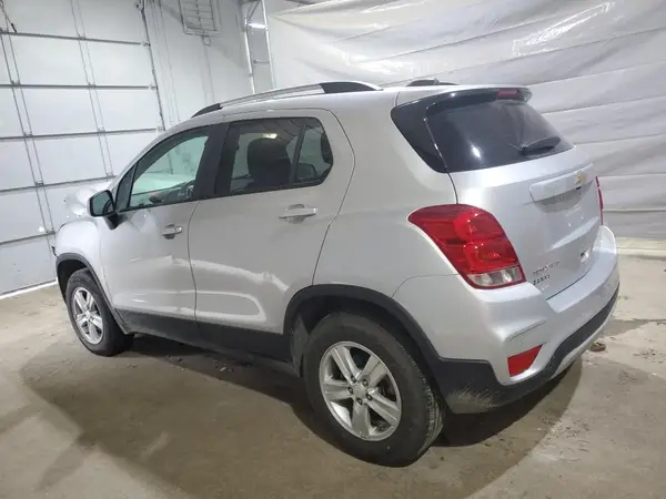 KL7CJPSM9NB562975 2022 CHEVROLET TRAX - Image 2