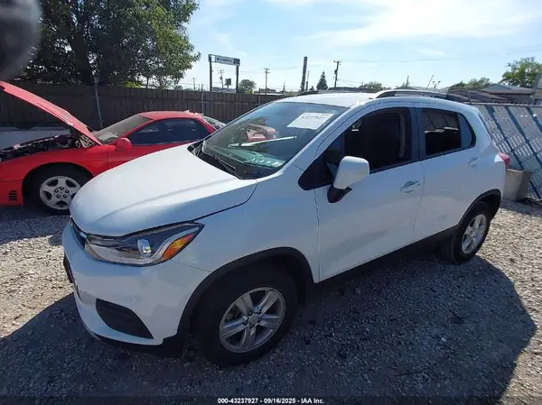 KL7CJPSM9NB564760 2022 CHEVROLET TRAX - Image 2