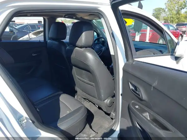 KL7CJPSM9NB564760 2022 CHEVROLET TRAX - Image 8