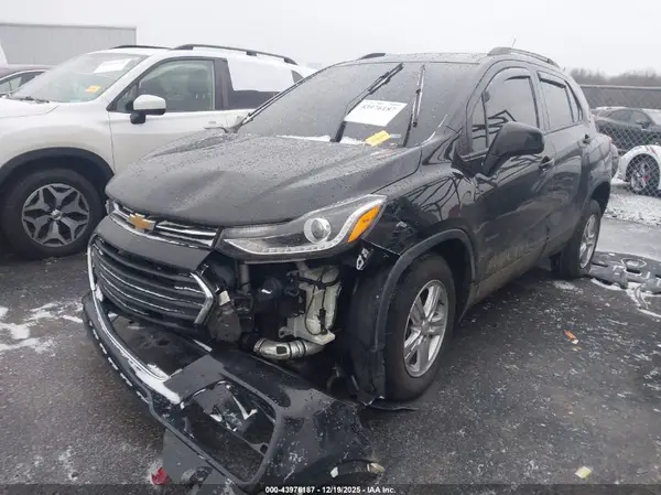KL7CJPSM9NB564919 2022 CHEVROLET TRAX - Image 2
