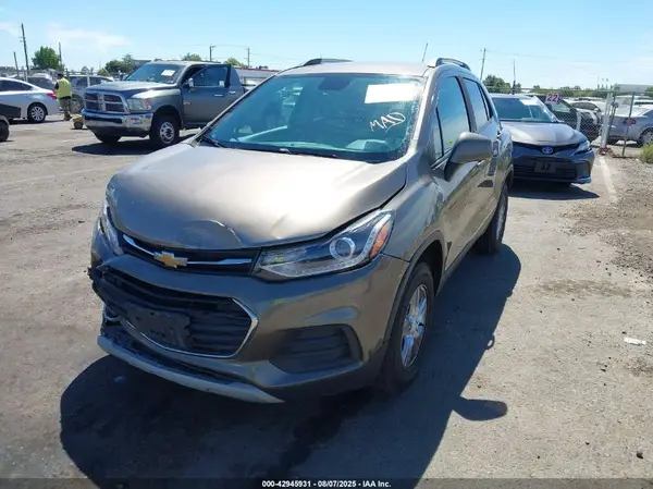 KL7CJPSMXMB365845 2021 CHEVROLET TRAX - Image 2