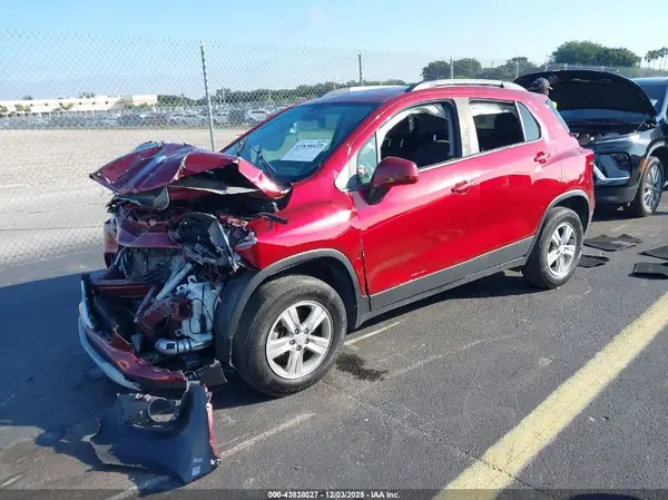 KL7CJPSMXMB370687 2021 CHEVROLET TRAX - Image 2