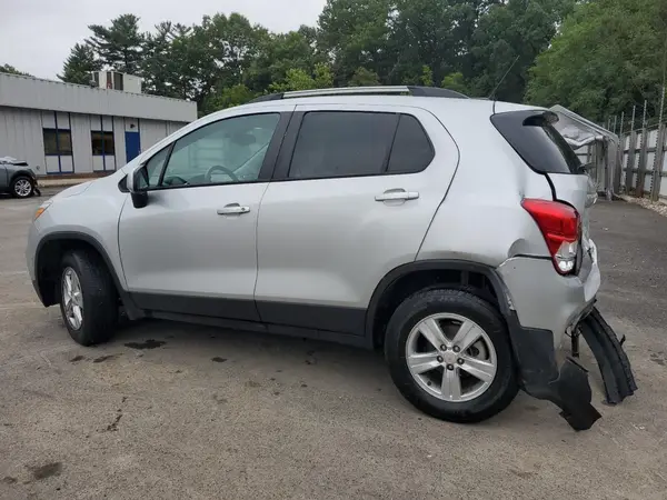 KL7CJPSMXNB518421 2022 CHEVROLET TRAX - Image 2