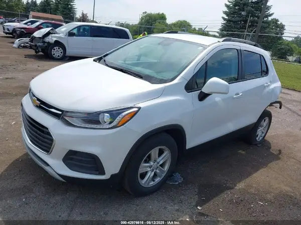 KL7CJPSMXNB533632 2022 CHEVROLET TRAX - Image 2
