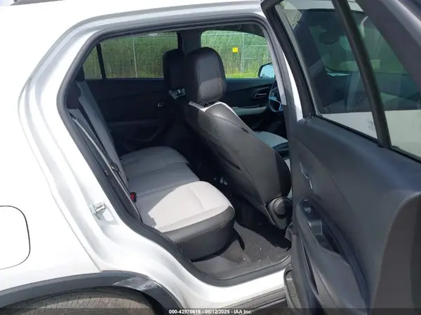 KL7CJPSMXNB533632 2022 CHEVROLET TRAX - Image 8
