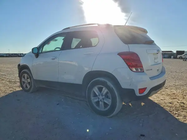 KL7CJPSMXNB546915 2022 CHEVROLET TRAX - Image 2