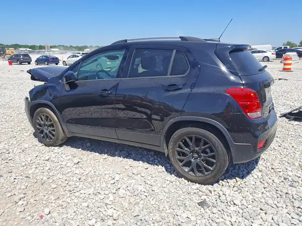 KL7CJPSMXNB557591 2022 CHEVROLET TRAX - Image 2
