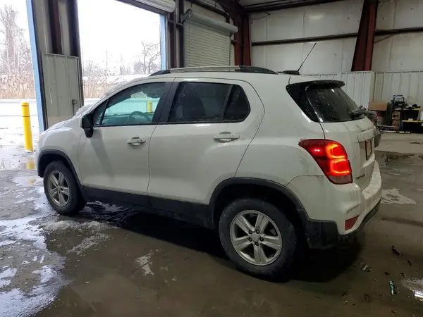 KL7CJPSMXNB558188 2022 CHEVROLET TRAX - Image 2