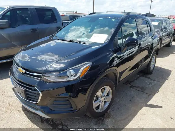 KL7CJPSMXNB559860 2022 CHEVROLET TRAX - Image 2