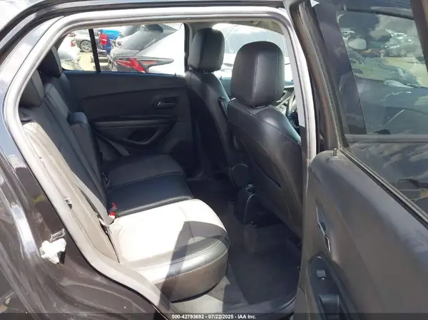 KL7CJPSMXNB559860 2022 CHEVROLET TRAX - Image 8