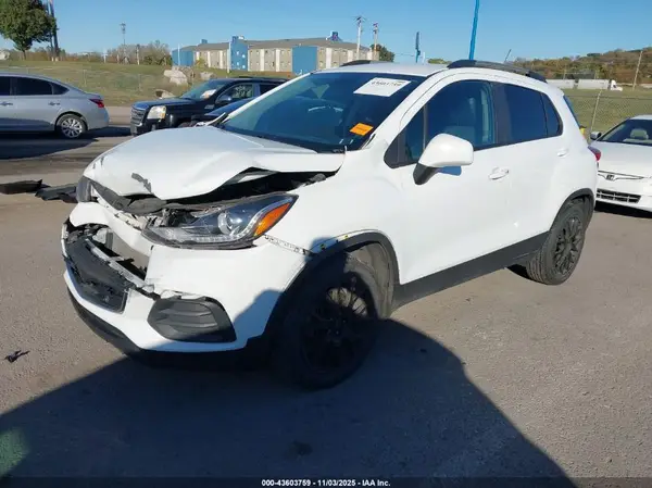 KL7CJPSMXNB560443 2022 CHEVROLET TRAX - Image 2