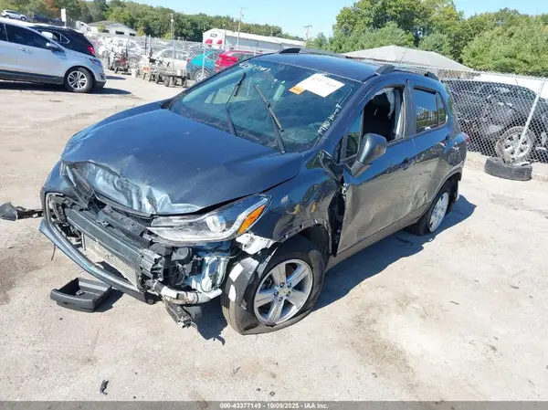 KL7CJPSMXNB560927 2022 CHEVROLET TRAX - Image 2
