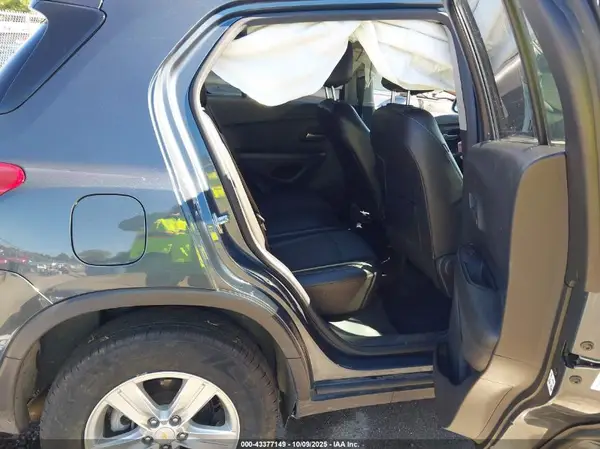 KL7CJPSMXNB560927 2022 CHEVROLET TRAX - Image 8