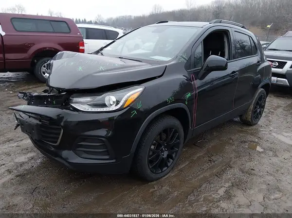KL7CJPSMXNB568641 2022 CHEVROLET TRAX - Image 2