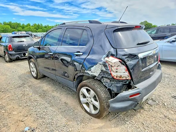 KL7CJRSB1GB684498 2016 CHEVROLET TRAX - Image 2