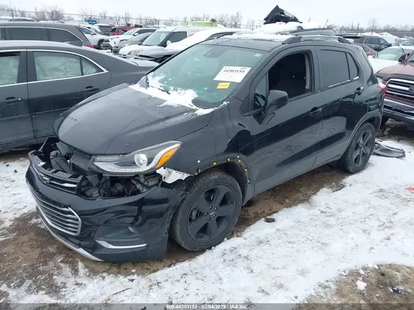 KL7CJRSB1JB673279 2018 CHEVROLET TRAX - Image 2