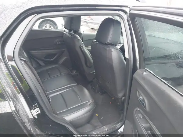 KL7CJRSB1JB673279 2018 CHEVROLET TRAX - Image 8