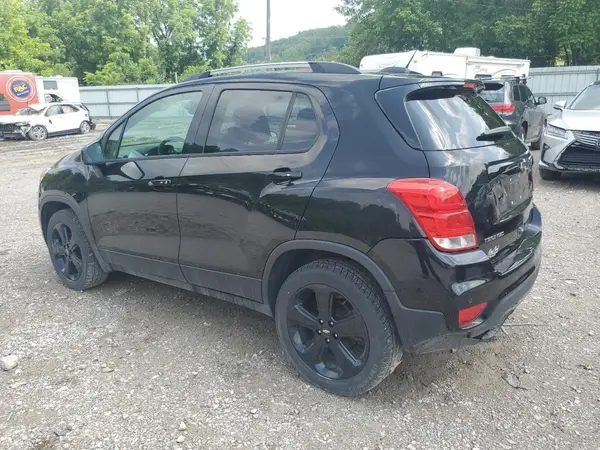KL7CJRSB1JB673864 2018 CHEVROLET TRAX - Image 2
