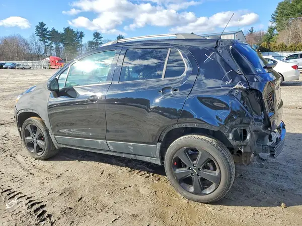KL7CJRSB1JB724487 2018 CHEVROLET TRAX - Image 2