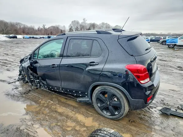 KL7CJRSB2JB581596 2018 CHEVROLET TRAX - Image 2