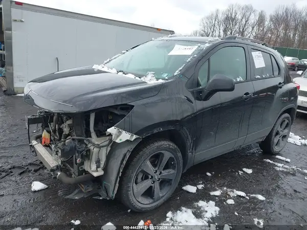 KL7CJRSB2KB812708 2019 CHEVROLET TRAX - Image 2