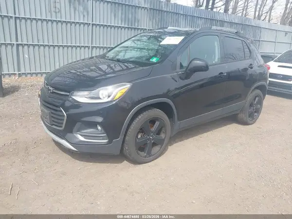 KL7CJRSB4JB643998 2018 CHEVROLET TRAX - Image 2