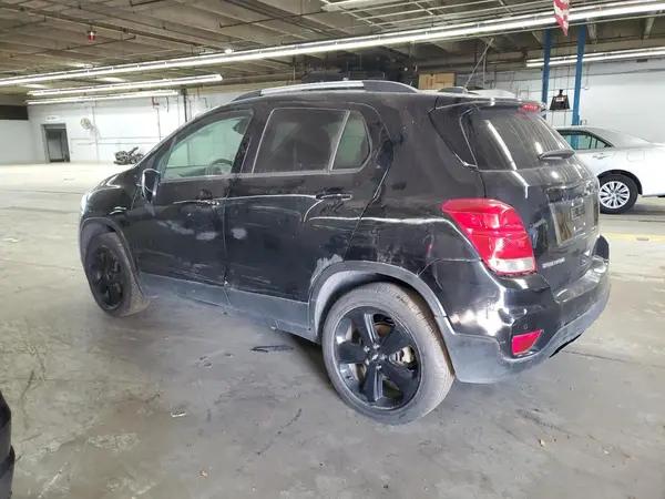 KL7CJRSB8JB559327 2018 CHEVROLET TRAX - Image 2