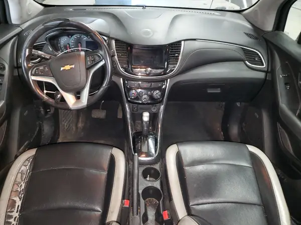 KL7CJRSB8JB559327 2018 CHEVROLET TRAX - Image 8