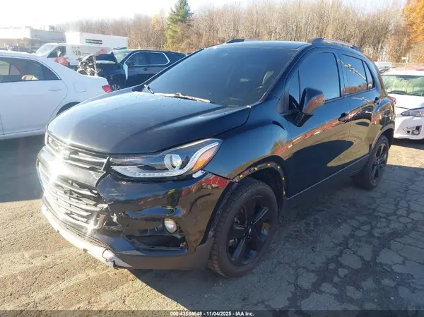 KL7CJRSB8JB701143 2018 CHEVROLET TRAX - Image 2