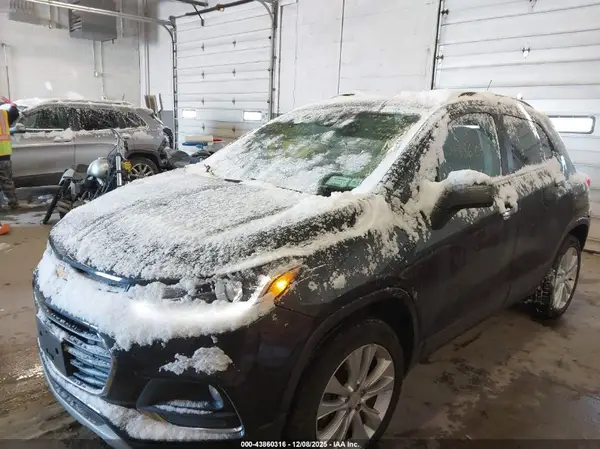 KL7CJRSB9HB087018 2017 CHEVROLET TRAX - Image 2