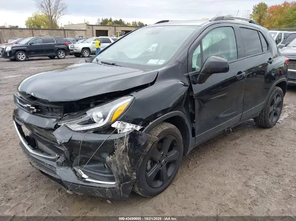 KL7CJRSB9JB673630 2018 CHEVROLET TRAX - Image 2