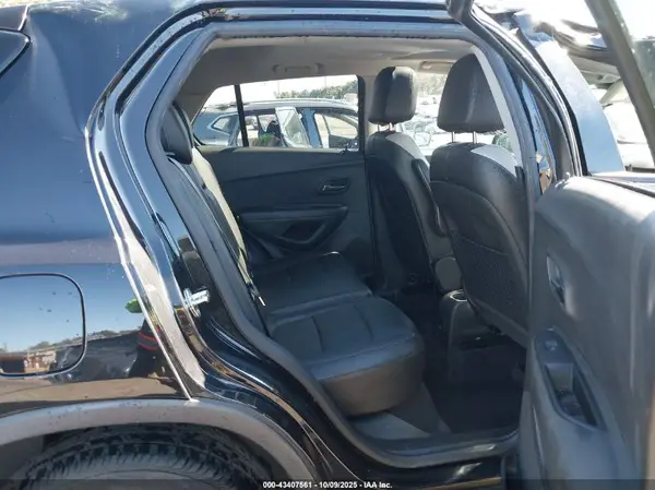 KL7CJRSBXJB670364 2018 CHEVROLET TRAX - Image 8