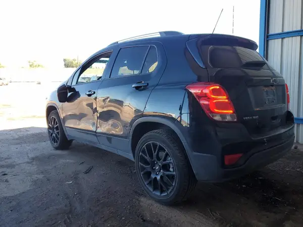 KL7CPSM5NB561869 2022 CHEVROLET TRAX - Image 2