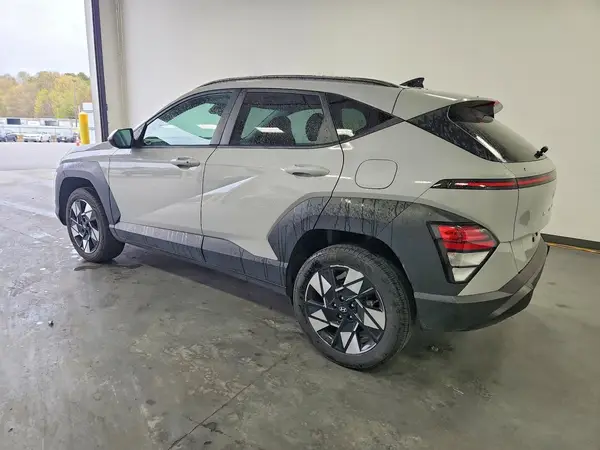 KM8HBCAB4RU174055 2024 HYUNDAI KONA - Image 2