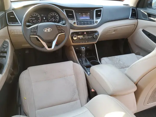 KM8J23A40HU254647 2017 HYUNDAI TUCSON - Image 8