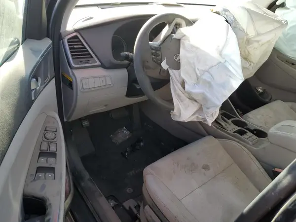 KM8J23A40HU313826 2017 HYUNDAI TUCSON - Image 8