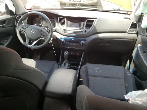 KM8J23A40HU327953 2017 HYUNDAI TUCSON - Image 8