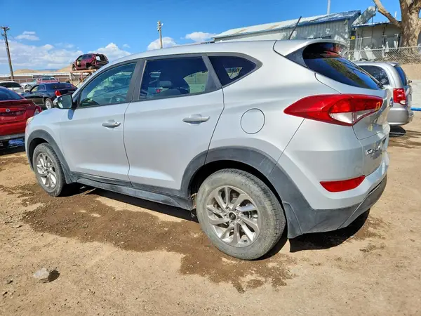 KM8J23A40HU407429 2017 HYUNDAI TUCSON - Image 2