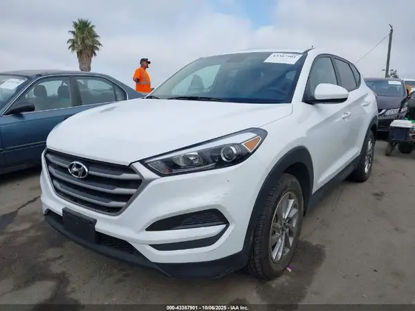 KM8J23A40HU465007 2017 HYUNDAI TUCSON - Image 2