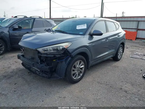 KM8J23A40HU478985 2017 HYUNDAI TUCSON - Image 2
