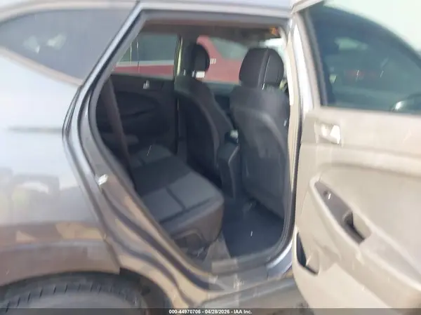KM8J23A40HU478985 2017 HYUNDAI TUCSON - Image 8