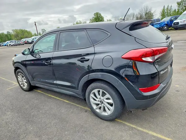 KM8J23A40HU555998 2017 HYUNDAI TUCSON - Image 2