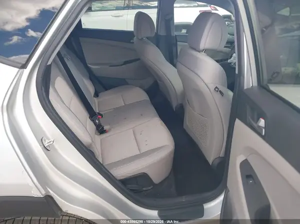 KM8J23A40HU564765 2017 HYUNDAI TUCSON - Image 8
